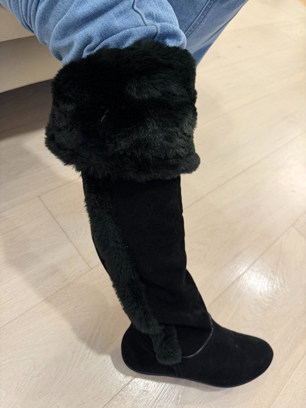 Black Faux Fur Trim Knee High Flat Boots Buckle Detail - 8.5